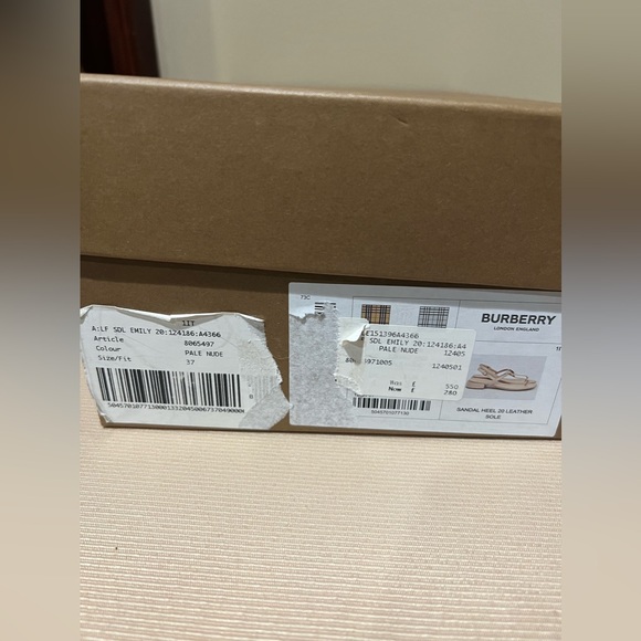 NIB- Burberry Emily 20 sandals - Picture 5 of 5